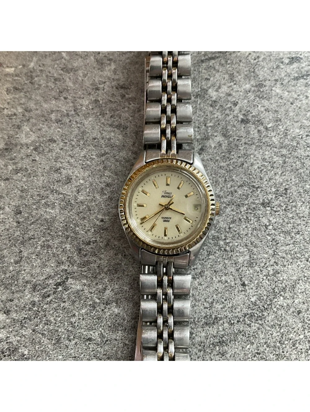 Vintage Timex Womens Watch 25mm Two Tone Case & Band W/Fluted Bezel BZ